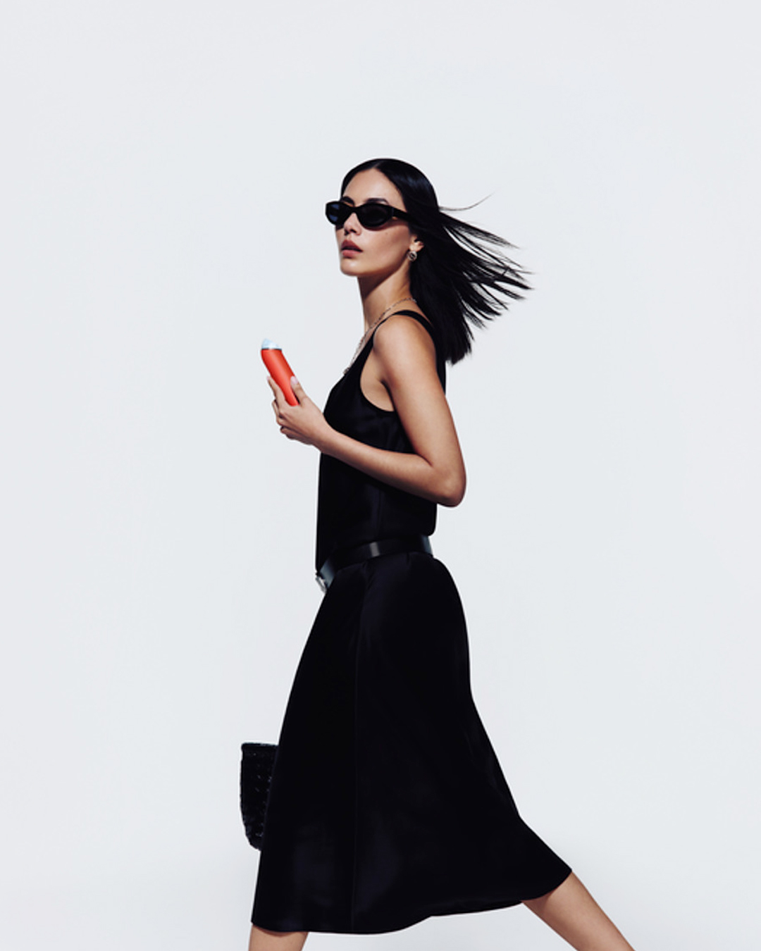 Dyson 推出首款手持風扇 HushJet Mini Cool