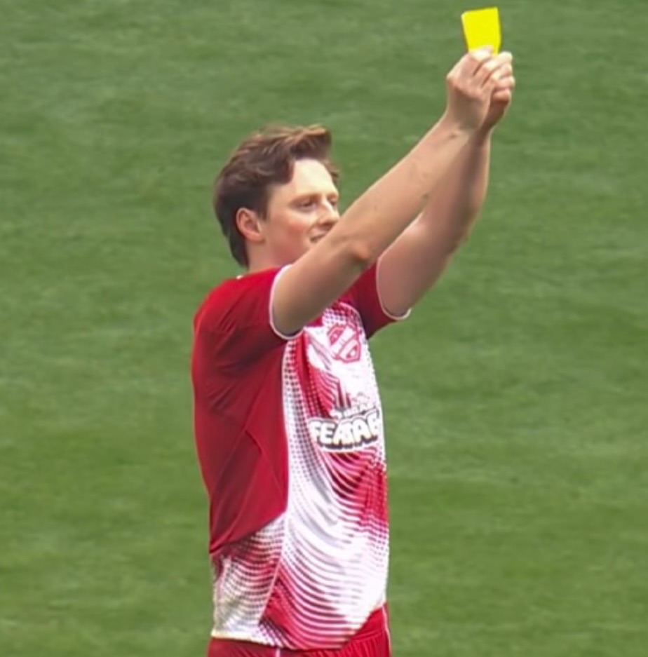 就愛跟黃牌過不去的英國百萬 YouTuber Max Fosh 又來了！