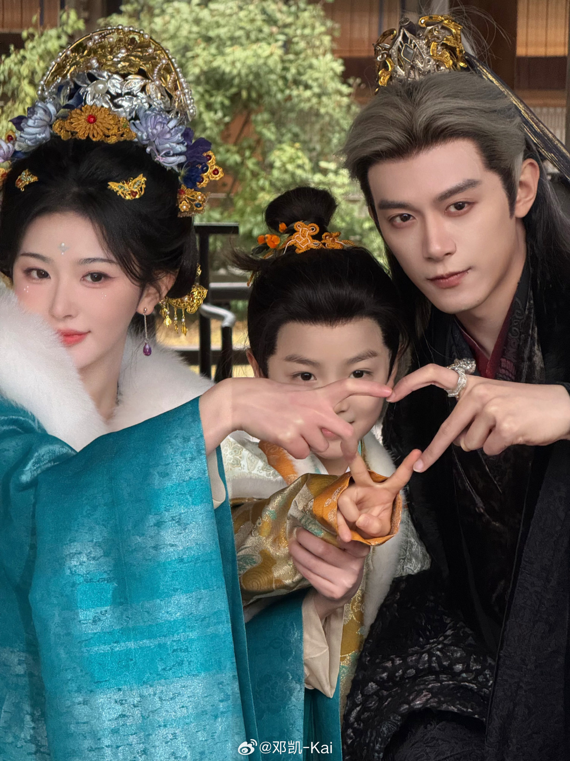 鄧凱與孔雪兒有不少親密戲。（圖：微博）