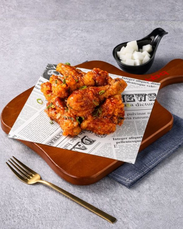 「Mix醬蒜風味炸雞」融合中、日、韓三國醬油熟成風味，搭配濃郁蒜香，呈現醬香深厚、鹹香回甘的經典口感