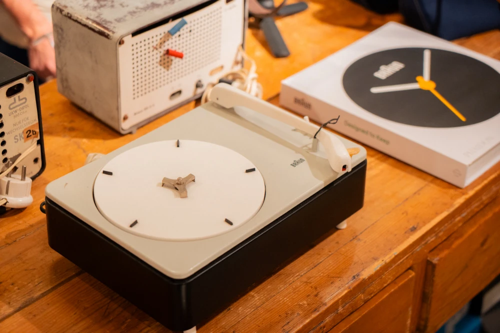 Beams 攜手知名家俱選品單位 DAN RETRO 打造期間限定店