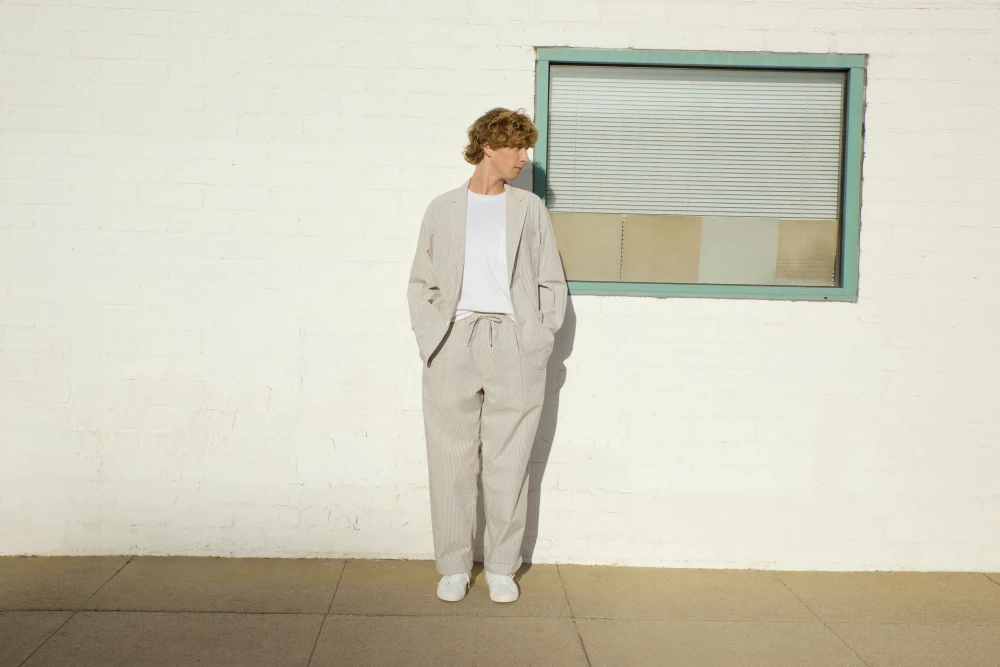 ENGINEERED GARMENTS x GU 全新春夏聯名登場,標誌性不對稱設計再次顯現!