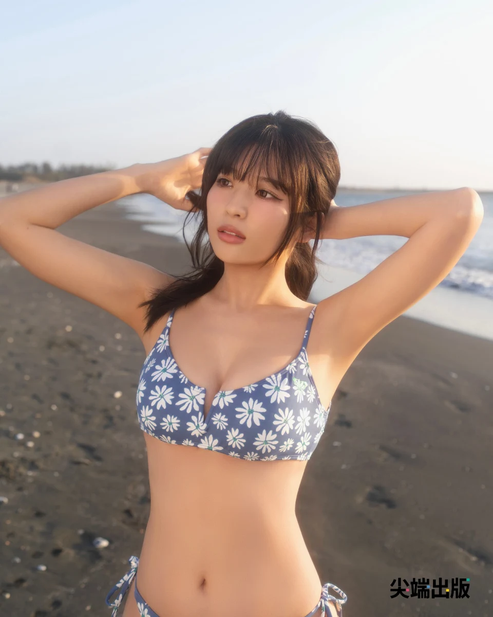 一點點青澀、一點點瑟七。瑟七首本實體寫真大作《微澀・微瑟》彷彿一場「跟著瑟七回家」的旅行。圖片來源：尖端出版集團提供