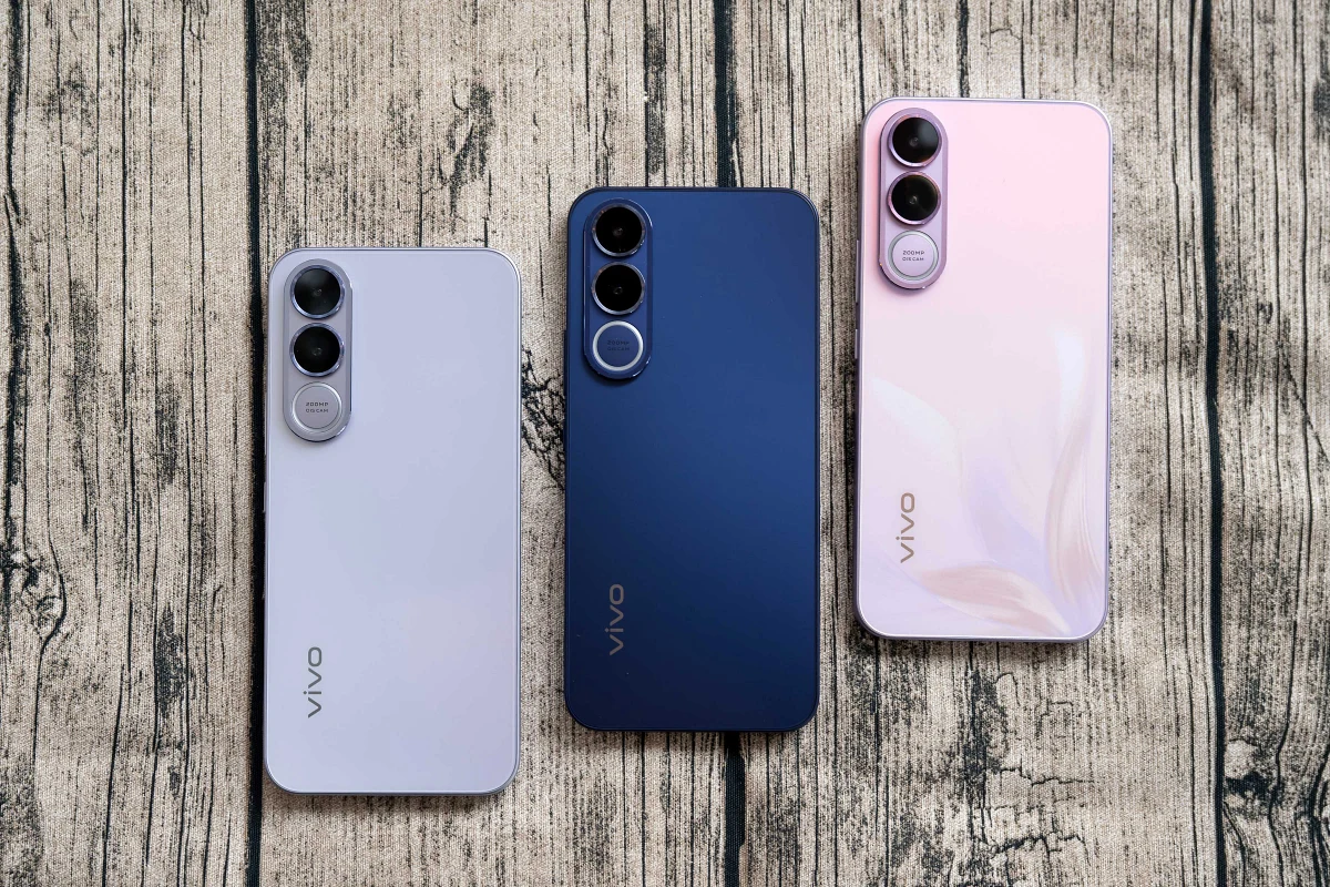 vivo V70 FE推出「花紫」、「霧銀」、「夜藍」三色。