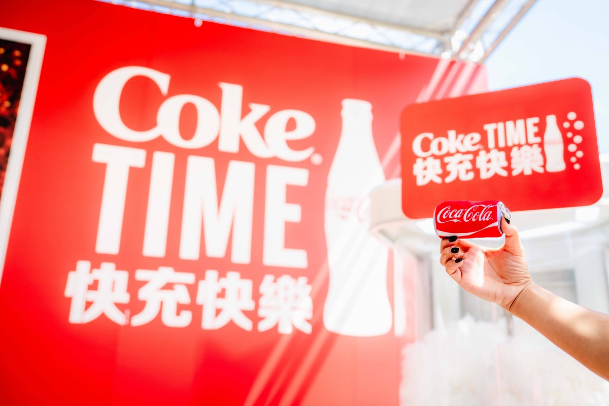 「Coke® 快樂養成站」親手製作Coke®填充鑰匙圈(「可口可樂」提供)