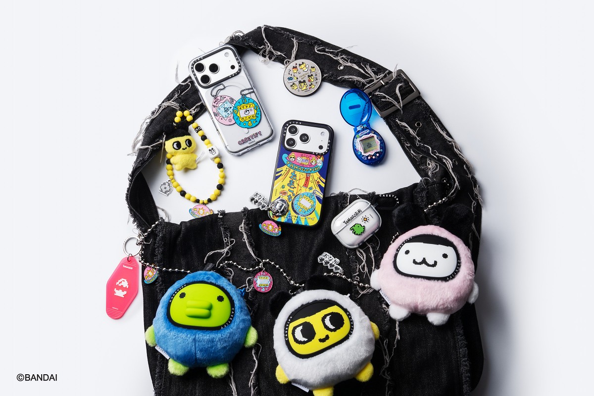 攜手日本萬代公司（Bandai），全新 Tamagotchi x CASETiFY 聯名系列將陪伴全球粉絲們長大的電子寵物轉化為一系列充滿 Y2K 美學、療癒可愛的電子配件