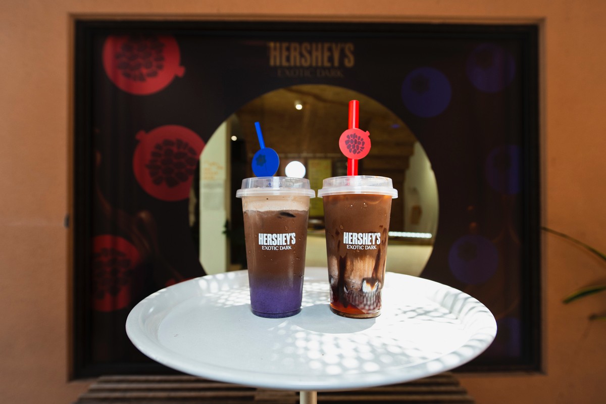HERSHEY’S 好時 x ODD ONE OUT 夏日聯名手搖「黑巧藍莓可可奶蓋、黑巧紅石榴鮮奶茶」