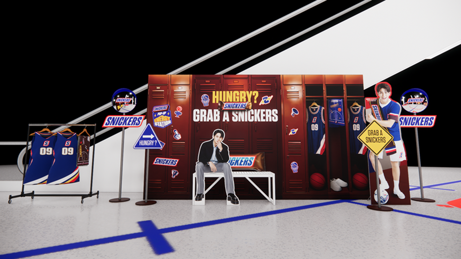 SNICKERS® 「能量補給站」快閃活動現場設有近距離感受代言人運動能量的「SNICKERS® 廣告情境區」
