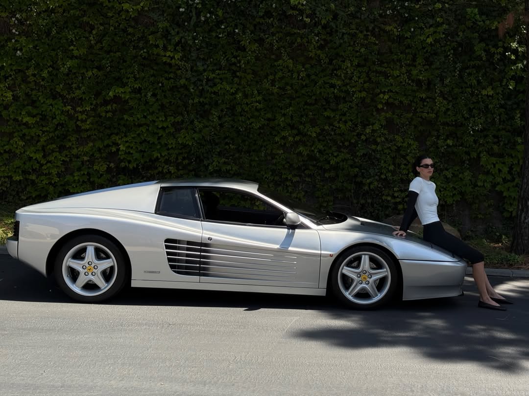 Kendall Jenner 新座駕,是產於 90 年代的經典超跑 Ferrari 512 TR。