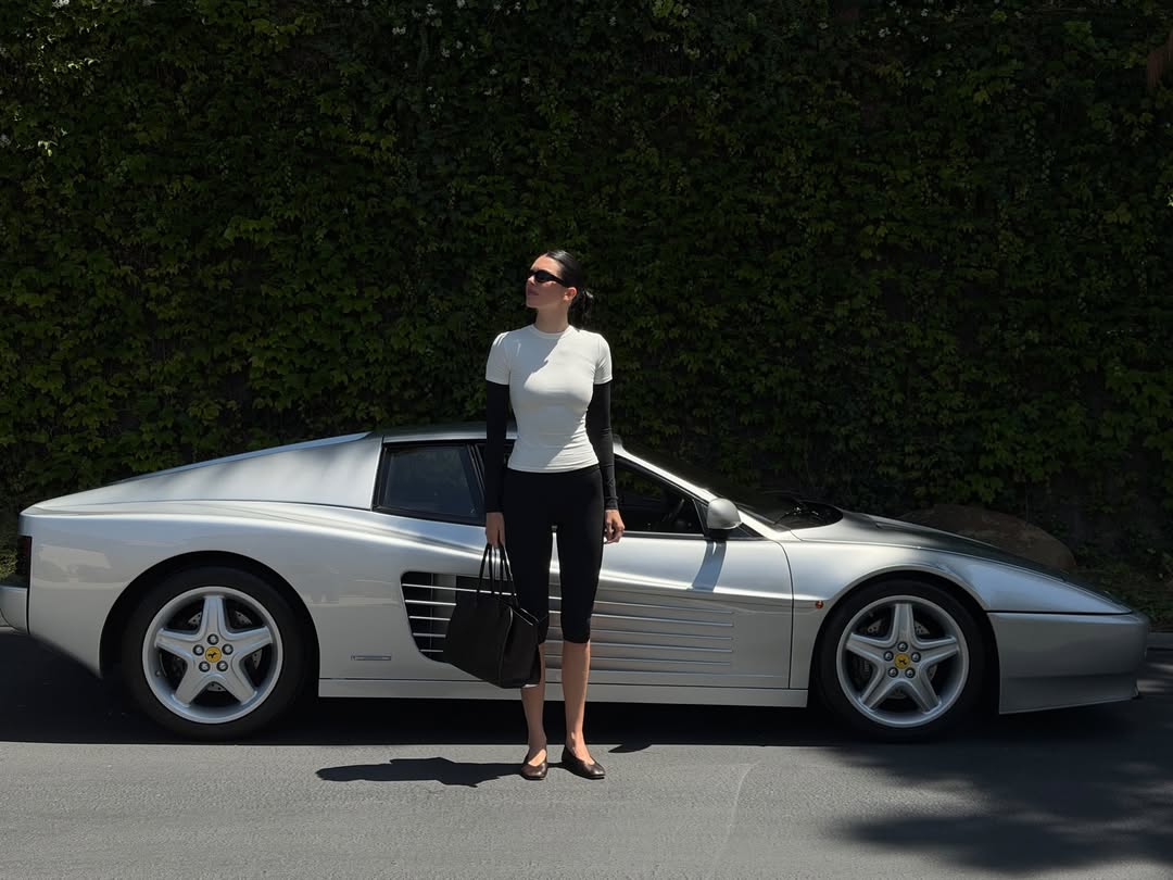 Kendall Jenner 新座駕,是產於 90 年代的經典超跑 Ferrari 512 TR。
