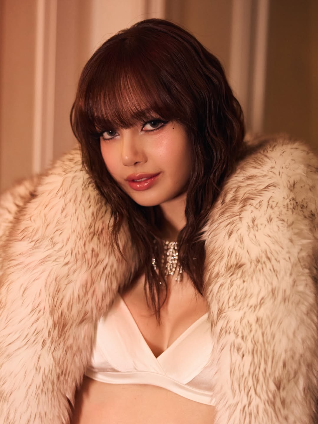 Lisa 在 2026 Met Gala 慶功派對上，換上火辣 David Koma 絲緞內衣造型盡顯曼妙曲線