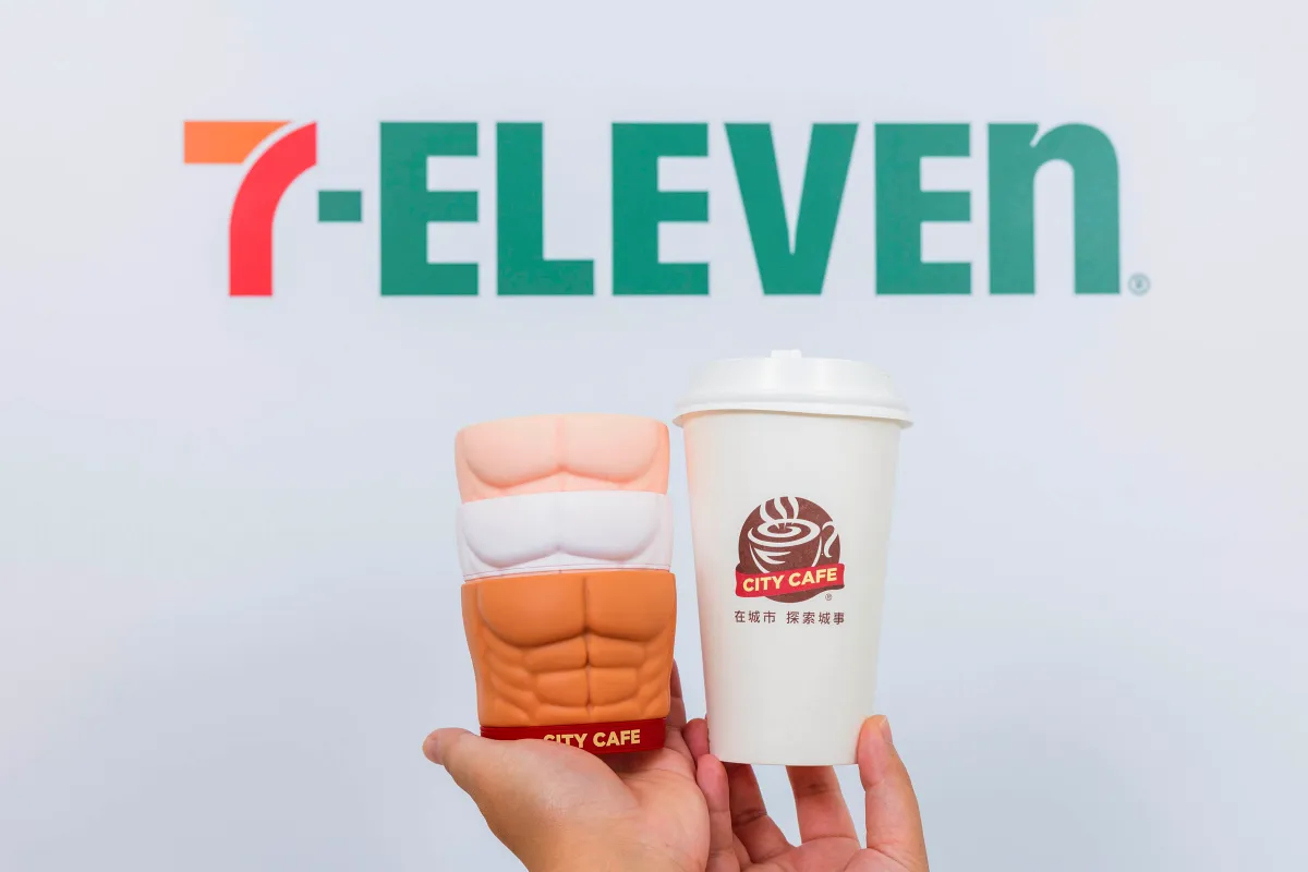 這杯真的有在練!7-ELEVEN高蛋白拿鐵含22g蛋白質,限定健身杯套更搶戲