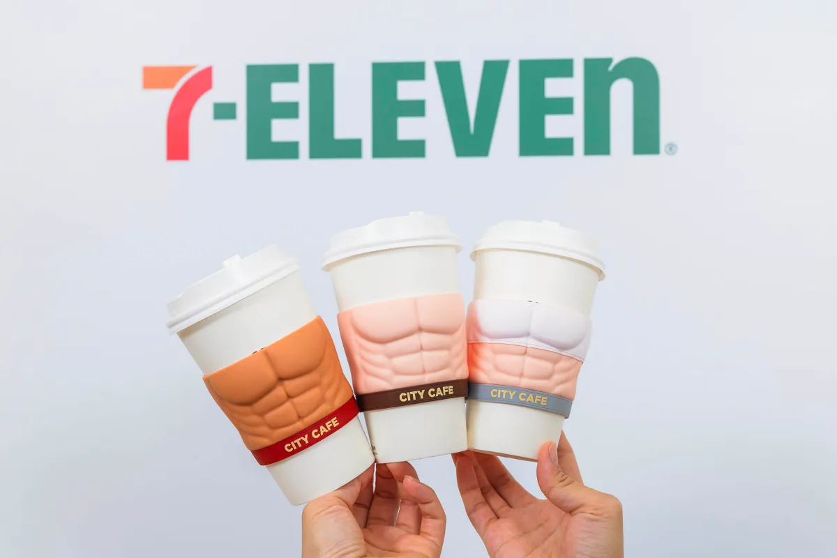 這杯真的有在練!7-ELEVEN高蛋白拿鐵含22g蛋白質,限定健身杯套更搶戲