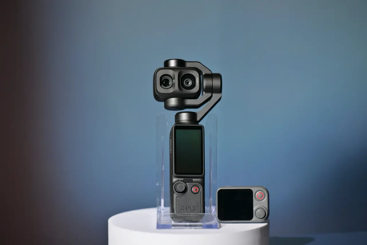 串聯DJI多元生態系,DJI Osmo Pocket 4P透過取景遙控器穩定遙控圖傳即時影像