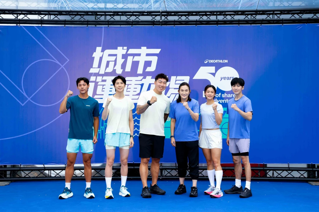 由郭泓志領軍的王牌隊成員:各務孝太(左一)、林郁婷(左二)。對上由錢薇娟領軍的傳奇隊成員:文姿云(右二)、李國毅(右一)。即將展開正面對決。