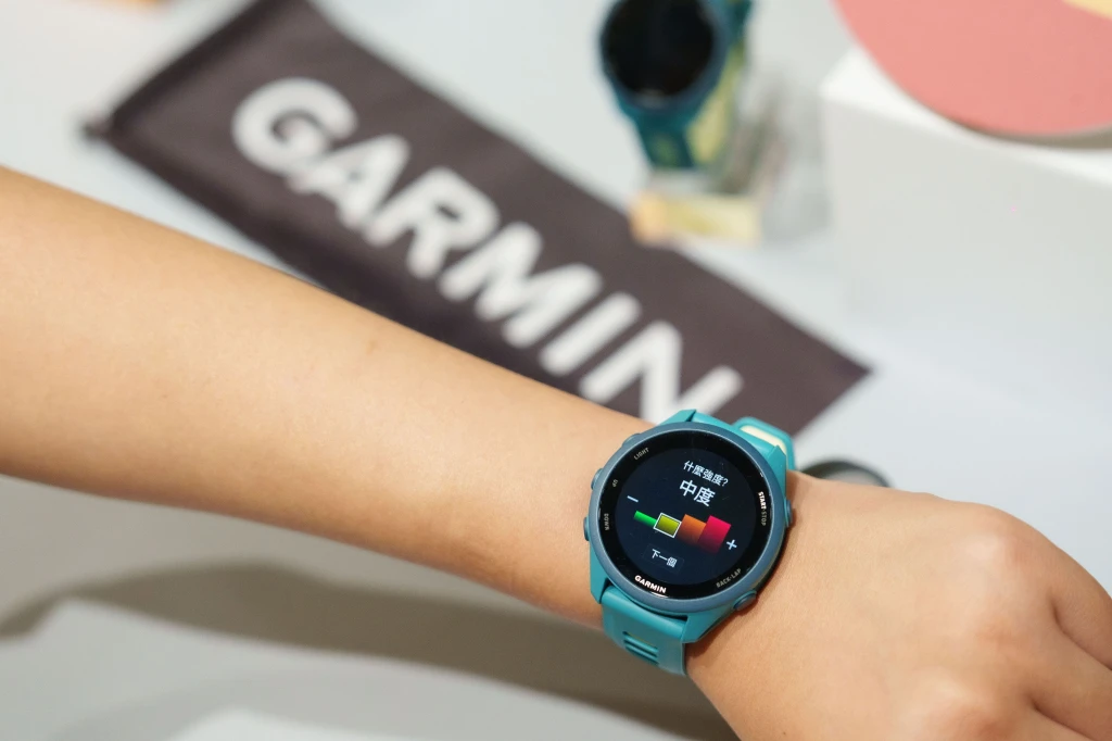Garmin Forerunner 170、70 把跑錶變成穿搭單品