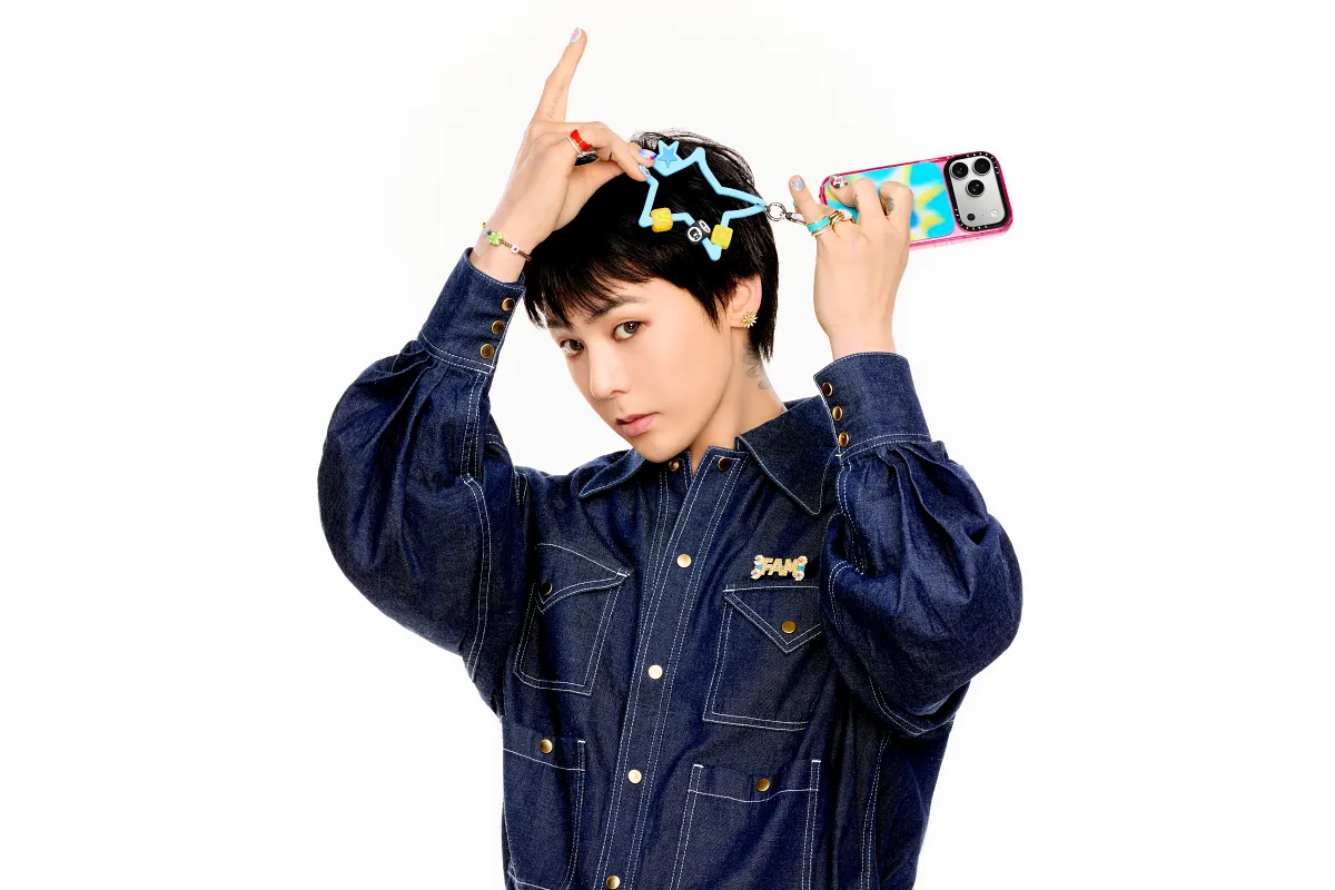 全新 MAKE iT YOURS 系列結合星星、花朵元素與繽紛色系，將 G-DRAGON 獨樹一格的創意美學融入電子配件