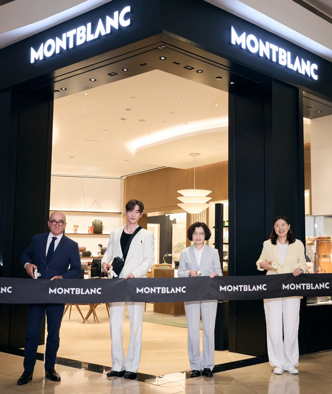 亞太區品牌大使徐康俊擔任開幕嘉賓,與 MONTBLANC 南亞區總裁 Jean-Sebastien Gerondeau、台灣總經理丁祖蓉及台北 101 總經理朱麗文共同進行剪綵儀式