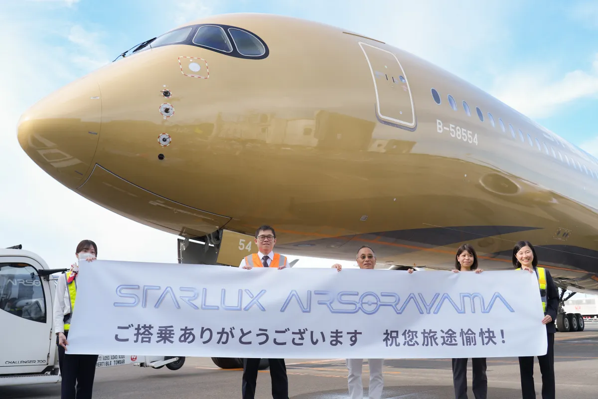 星宇航空董事長張國煒親自在東京成田機場機坪揮手送JX801航班起飛