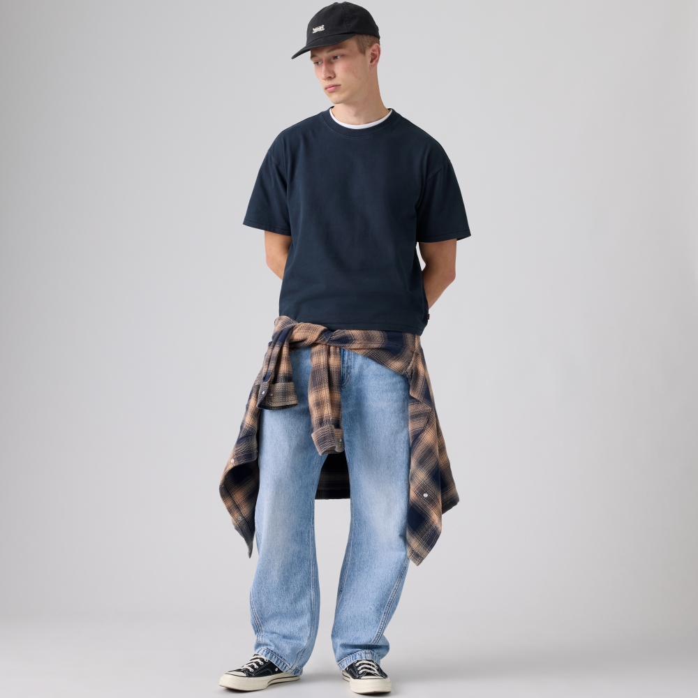 Levi's® 全新 Baggy Barrel 圓弧錐形丹寧褲實著照