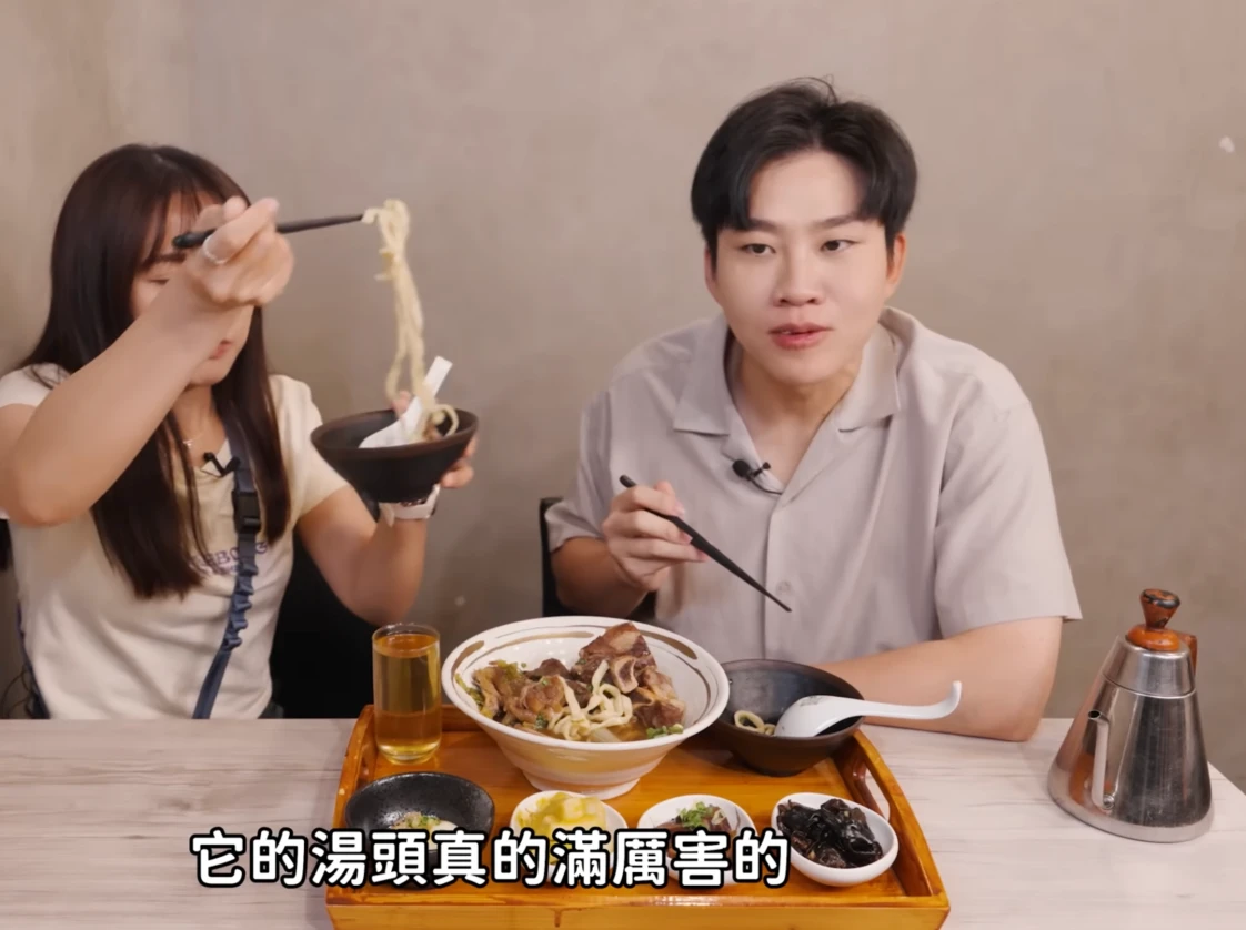 Joeman 「凌晨煮牛肉麵」之亂,脆友戰兩派:是真愛就會去煮吧,還問要不要加辣!