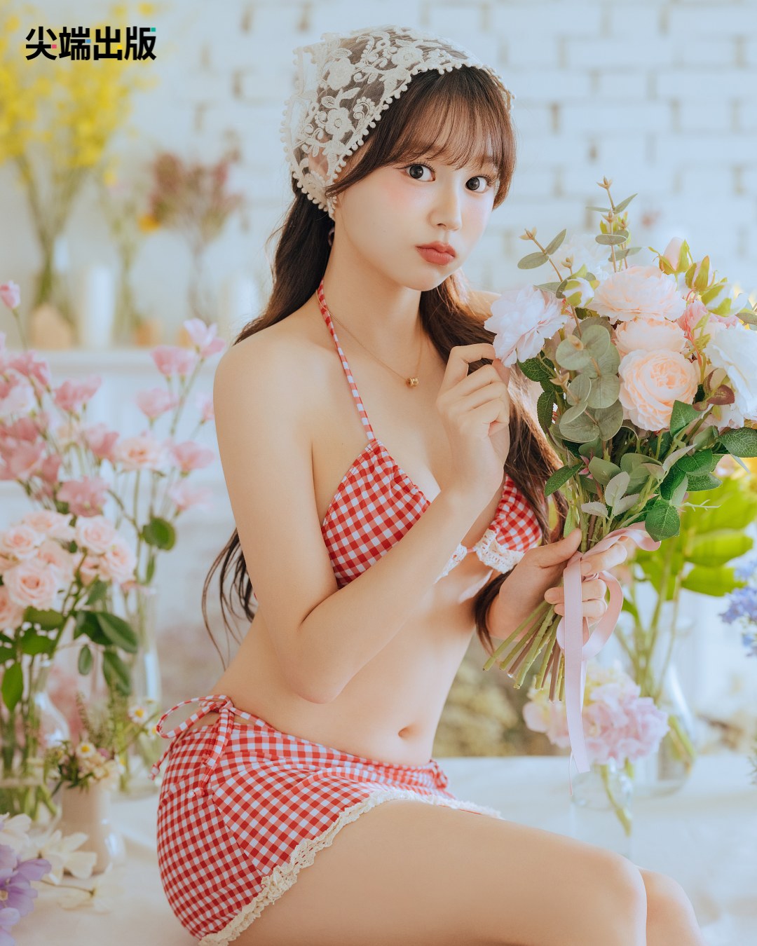 山豬公主化身花路女神！《JJUBI 2027 寫真月曆》10/1 開啟預購　12 套造型誠意滿載
