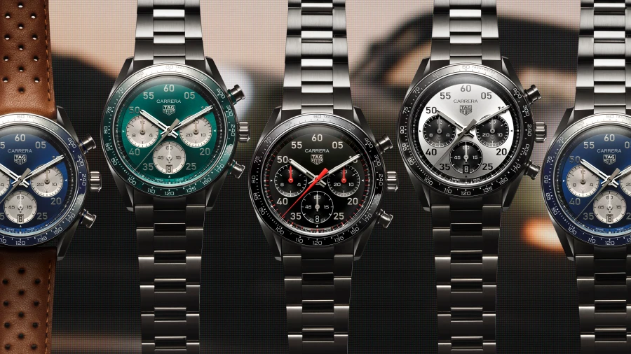左起:全新TAG Heuer Carrera Sport 計時腕錶42毫米款;TAG Heuer Carrera Sport 計時腕錶42毫米黑面鍊帶款_參考編號CDB2110.BA0054_建議售價NT212,200;TAG Heuer Carrera Sport 計時腕錶42毫米藍面皮革錶帶款_參考編號CDB2111.FC8378_建議售價NT205,400