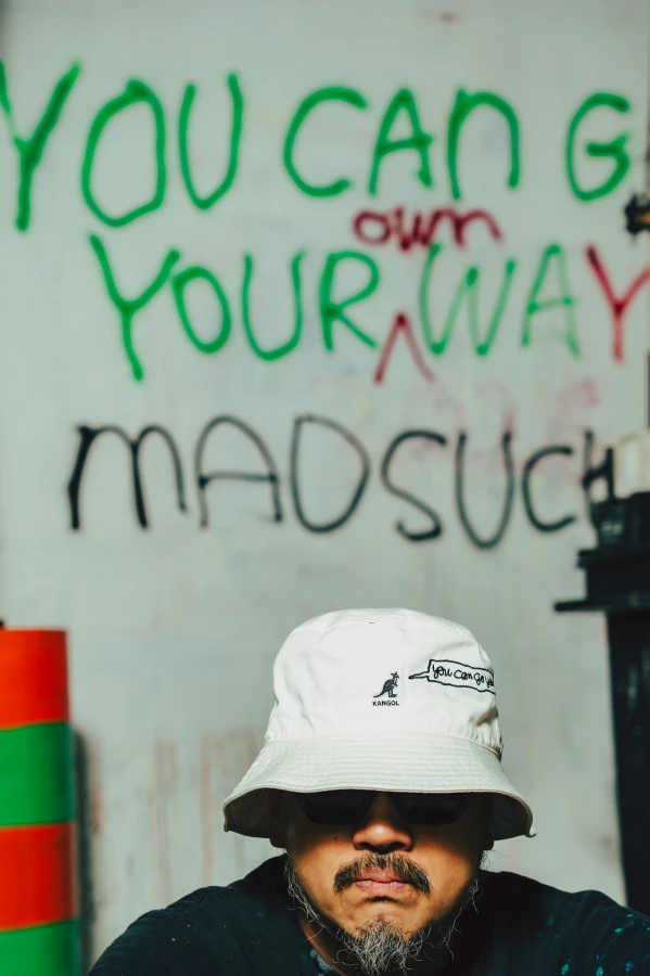 KANGOL 攜手日本人氣藝術家 MADSAKI 推出聯名系列