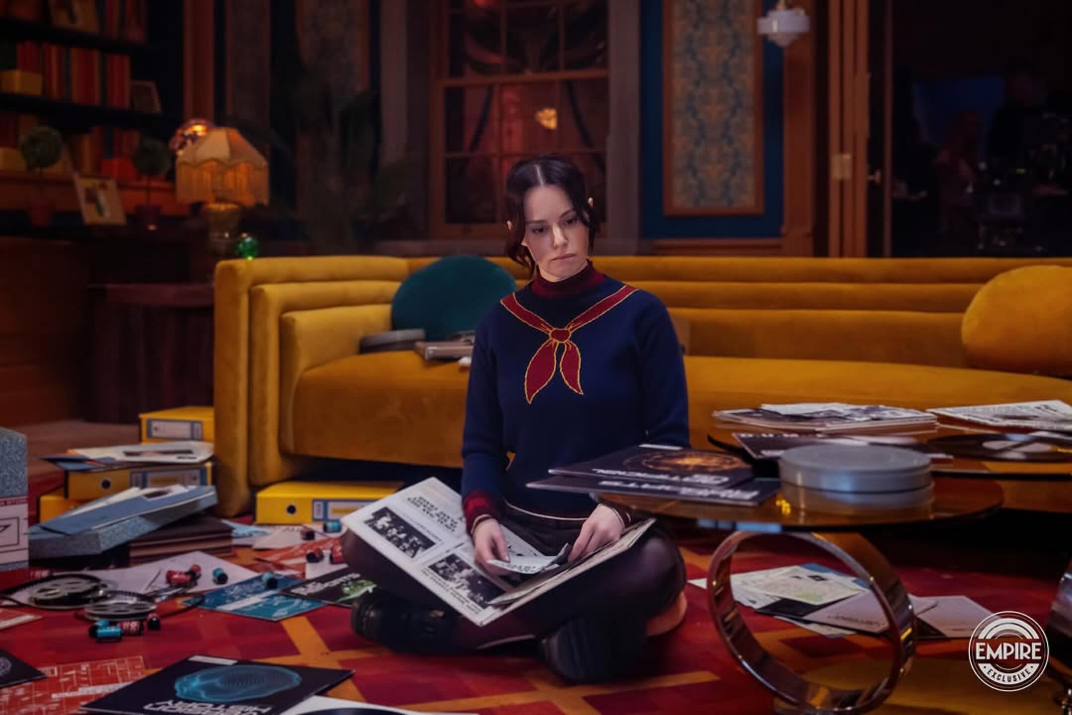 艾美莉·涵雪(Emily Hampshire)飾演伊蒂絲(E.D.I.T.H.)