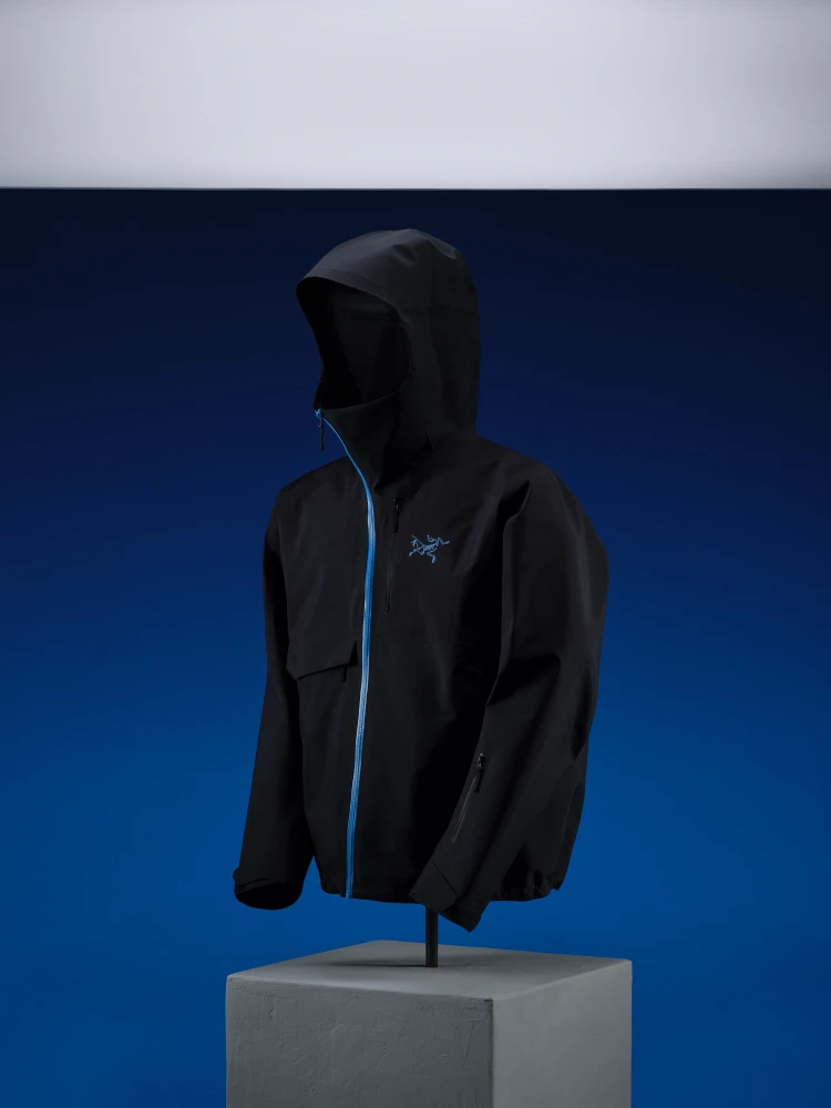 Arc’teryx 經典神級滑雪外套 Sidewinder 迎來 25 週年,重現招牌不對稱設計!