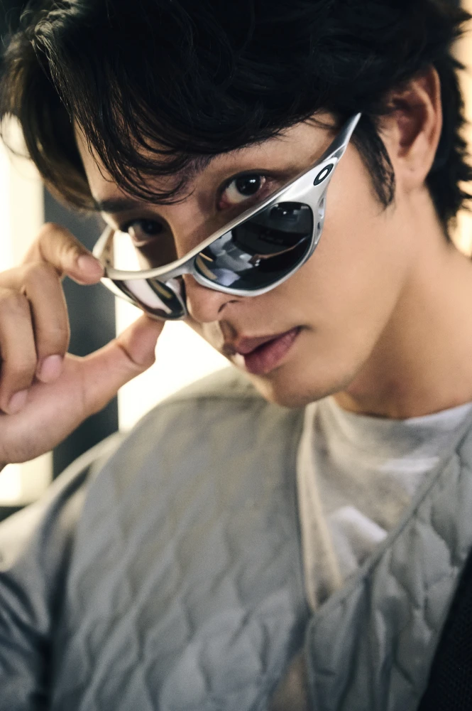 Oakley 全新概念店進駐忠孝 SOGO！首度集結眼鏡、服飾配件，曹佑寧現身演繹！