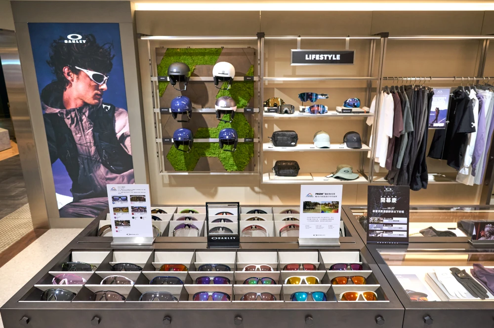 Oakley 全新概念店進駐忠孝 SOGO！首度集結眼鏡、服飾配件，曹佑寧現身演繹！