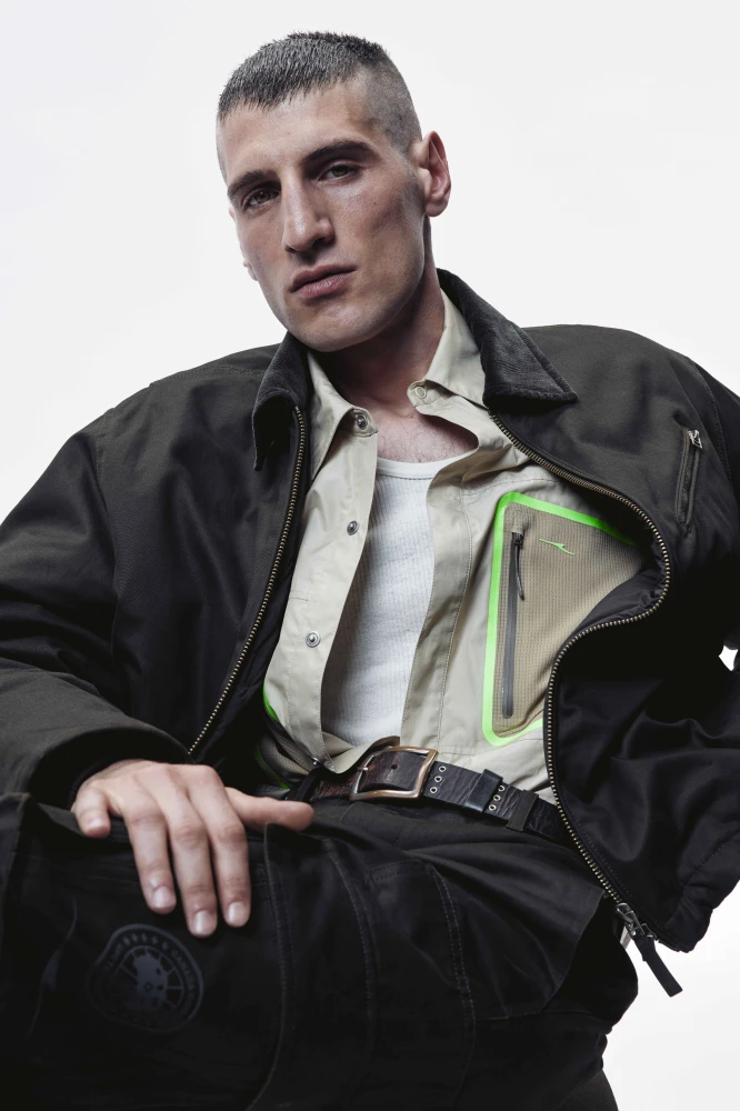 Haider Ackermann 操刀 Snow Goose 2026 秋冬系列,皮革飛行夾克、首款雨靴成亮點